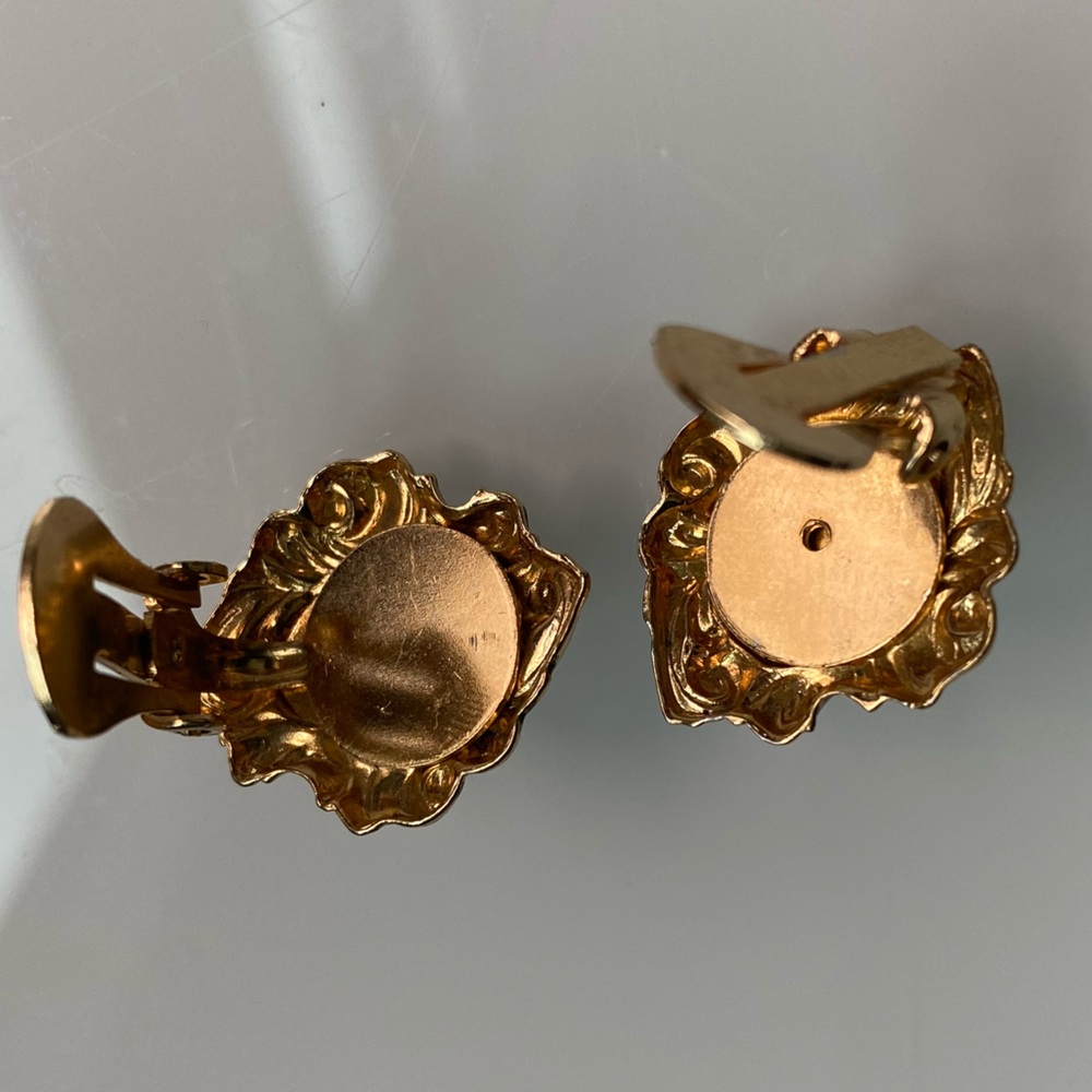 Vintage Gold Tone Green Jade Nephrite Cabochon Clip-On Earrings Ornate Victorian - Picture 3 of 7